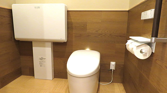 トイレ&パウダーコーナー